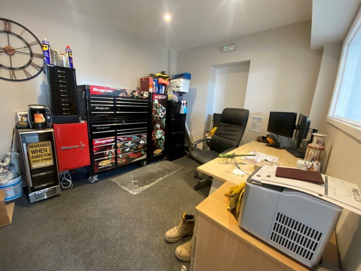 Refurbished Industrial Unit 3,600 Sq. Ft. in Benfleet Essex with Ample Parking Available Photo 8