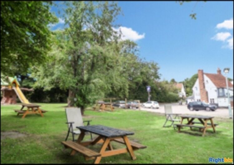 Charming Freehold Pub with Development Potential in Affluent Hertfordshire Village Photo 8