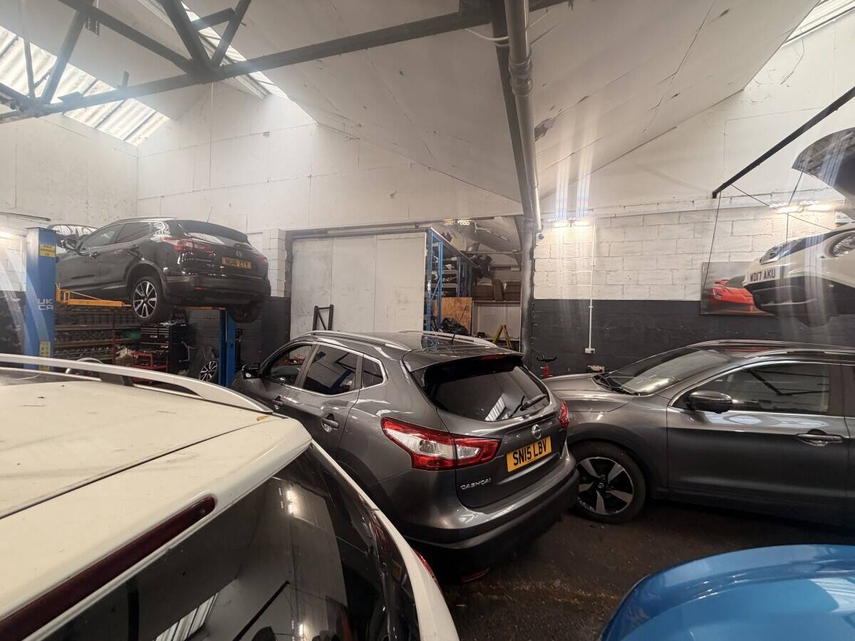 Industrial garage unit in Park Royal London with warehouse and three car ramps available for sale Photo 8