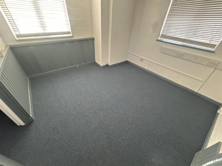 Industrial Unit for Sale in Bristol with Open-Plan Space and Off-Street Parking Photo 8