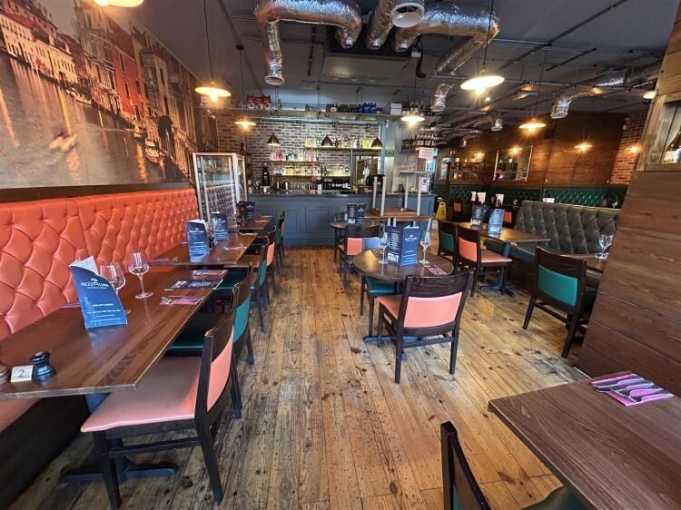 Well-presented restaurant for sale in Bristol with indoor and outdoor seating options available Photo 8