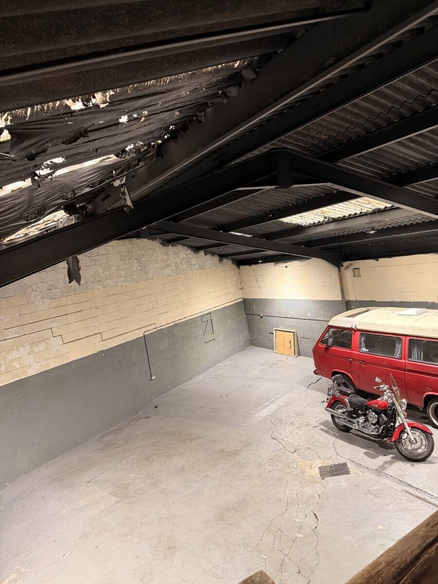 Freehold garage and storage unit for sale in Derby Derbyshire with 3,500 sq ft of space Photo 8