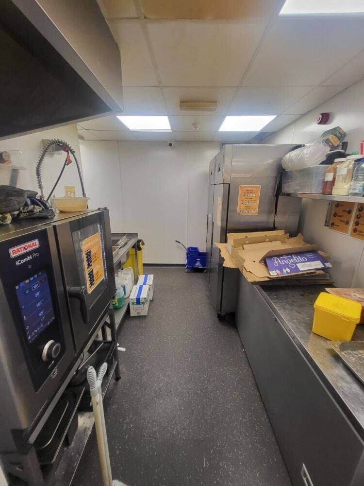 Fully Fitted Franchise Burger Restaurant for Sale in South West London Photo 8