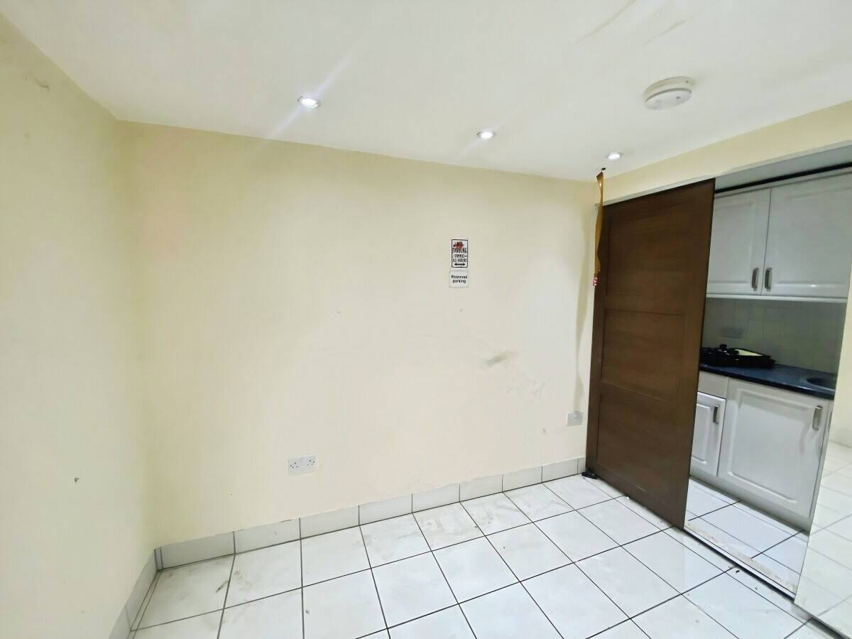 Commercial Retail Premises To Let - Caversham, Reading - Vacant and Available Immediately Photo 8