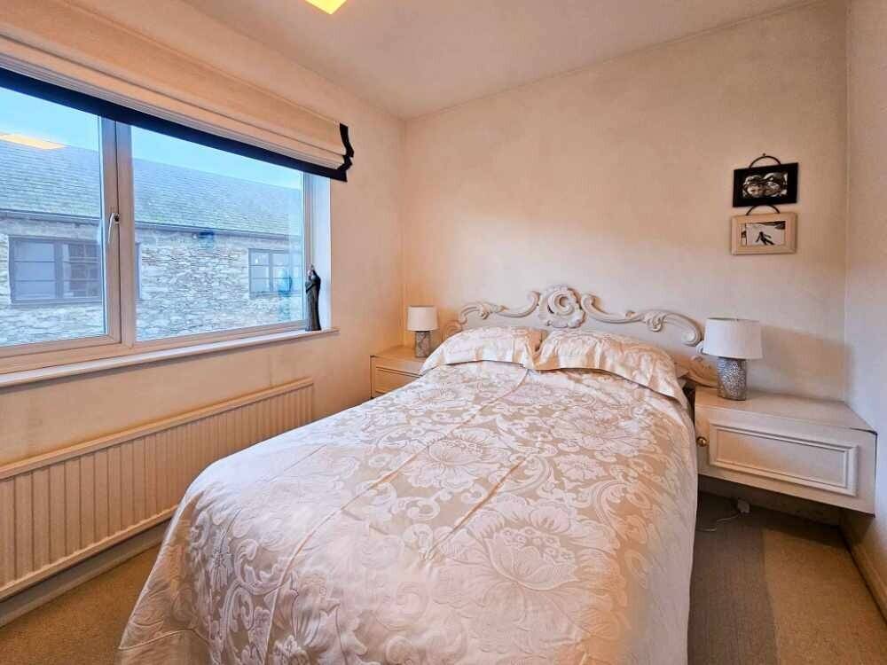 Mixed-Use Property for Sale in Brixham Harbour with Apartment and Retail Space Photo 8