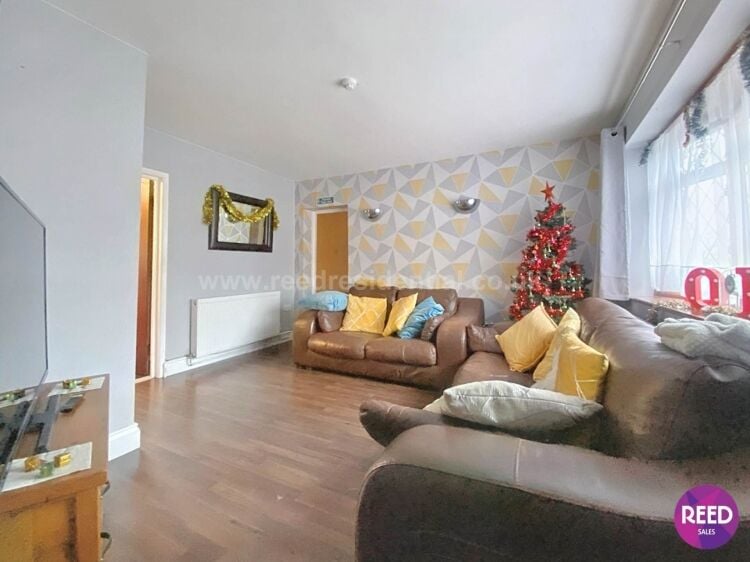 Former care home in Dorset Gardens Rochford Bristol with eight bedrooms and ample space for ideas Photo 8