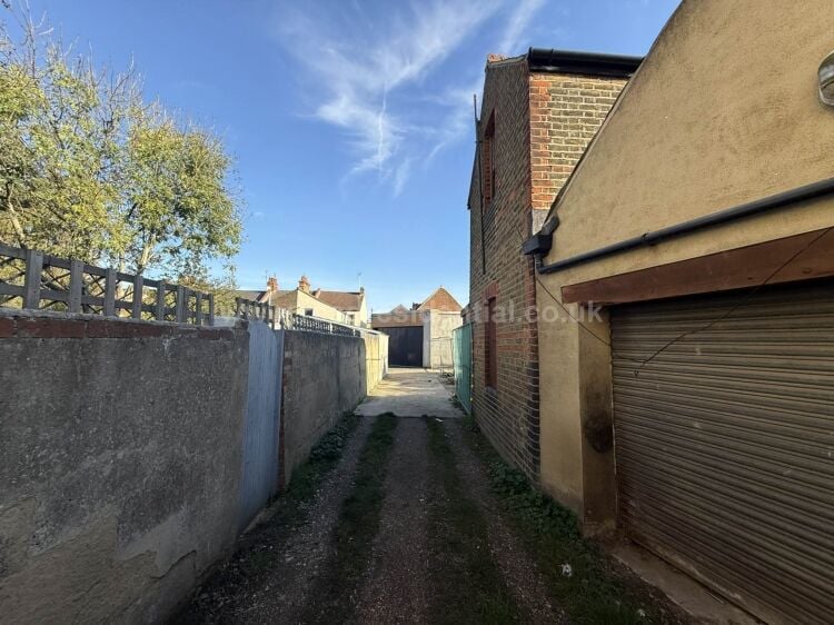 Industrial units and land for potential residential conversion in Westcliff on Sea Essex Photo 8