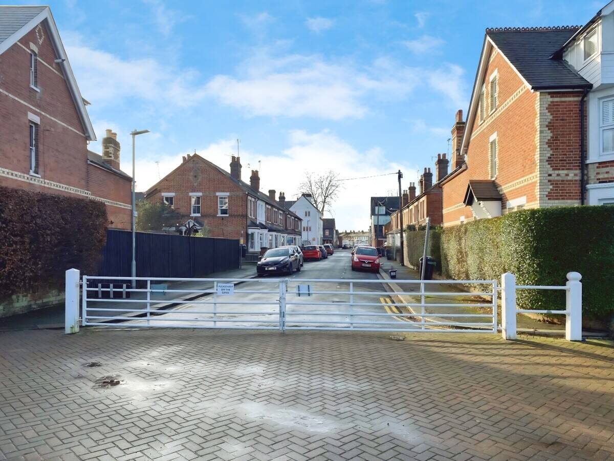 Two Lock-Up Garages with Forecourt for Sale in Caversham Reading Photo 8