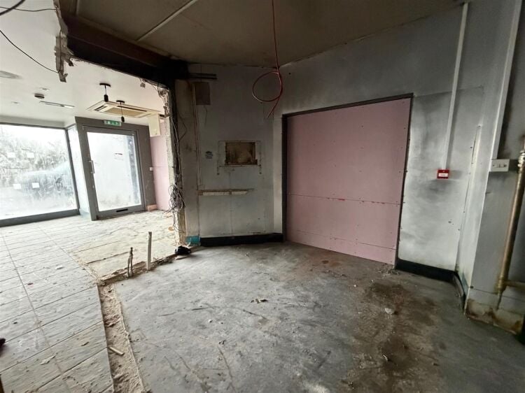 Mid-terrace former restaurant on Filton Road, Bristol, offering 800 ft² of potential space. Photo 8
