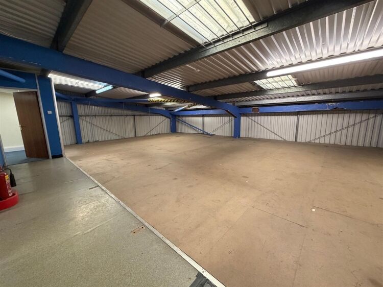 Light industrial unit for sale in Bristol with off-street parking and flexible layout Photo 8