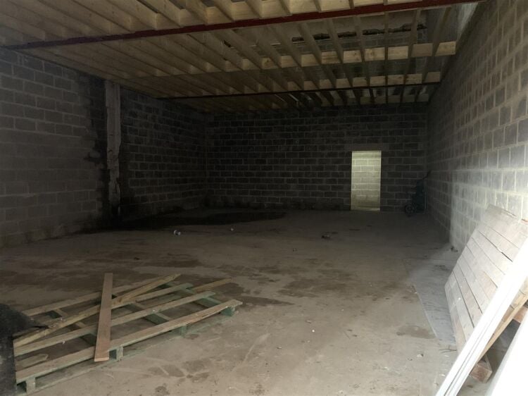 Industrial and retail units for sale in central Bristol with ample parking and modern amenities Photo 8