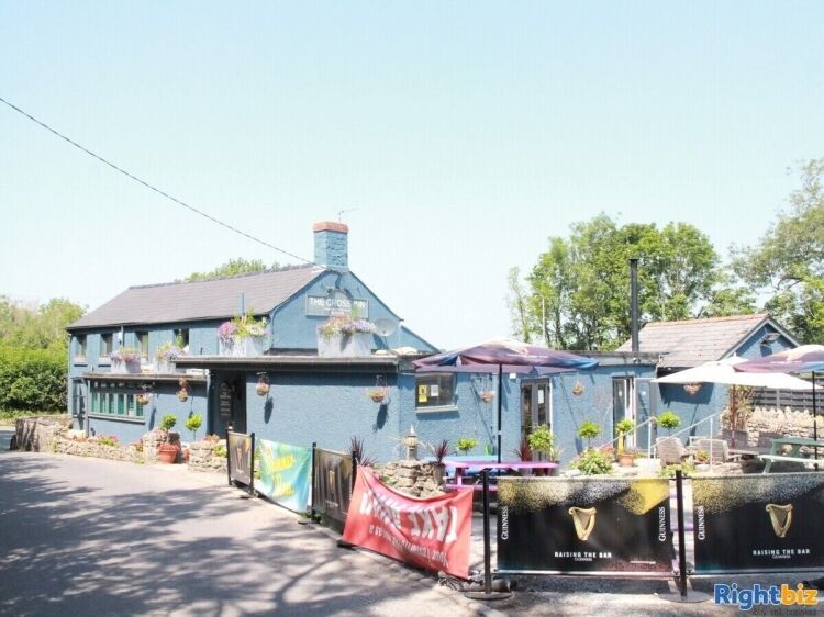 Recently Refurbished Village Free House in Vale of Glamorgan with Car Park Photo 8