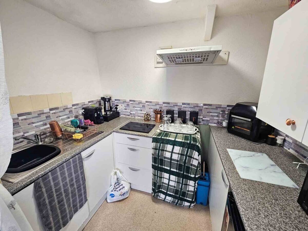 Mixed-use investment property for sale in Paignton Devon with fully tenanted units Photo 8