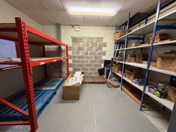 Modern two-storey commercial unit with workshop and offices in Bristol Photo 8