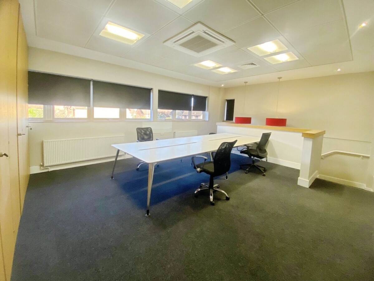 Modern Warehouse and Offices for Sale in Wickford Essex with Versatile Space Available Photo 8