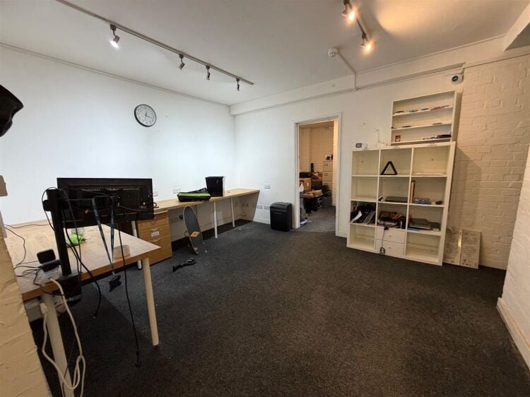 A well presented ground floor shop of approximately 500 ft² benefiting from a full width retail frontage and an internal security shutter. the un Photo 8