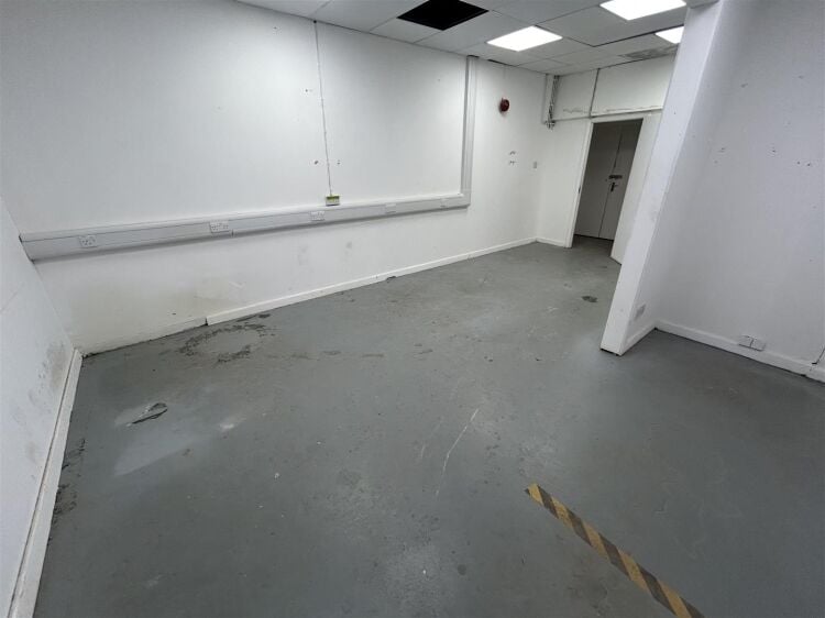 Ground floor industrial unit/workshop of approximately 1,256 sq ft arranged as open plan workspace with adjoining storage and workshop space. the unit Photo 8