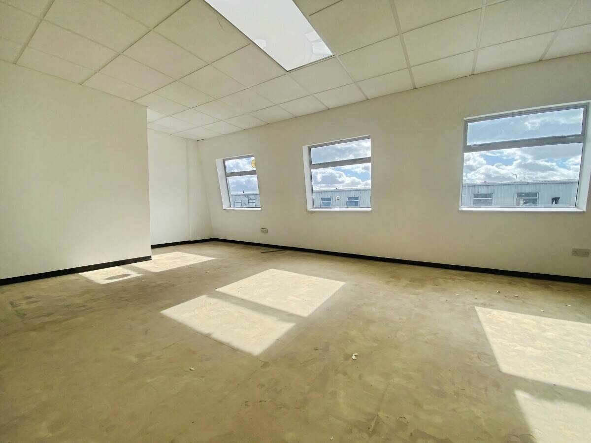 Office and Light Industrial Space for Sale in Caversham, Reading, Berkshire, 2,200 sq ft Photo 8