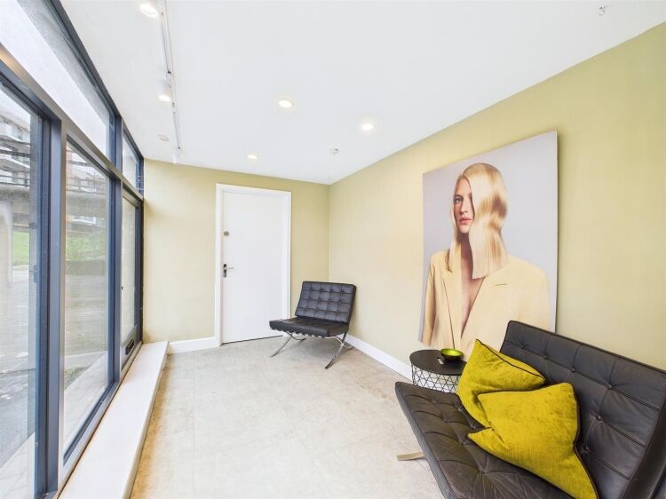 A spacious commercial unit situated in an enviable location on bristol's harbourside within easy reach of bristol city centre. Photo 8
