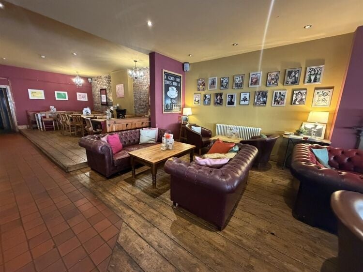 Fully fitted 2,300 sq ft restaurant lease available in Bristol with commercial kitchen and seating. Photo 8