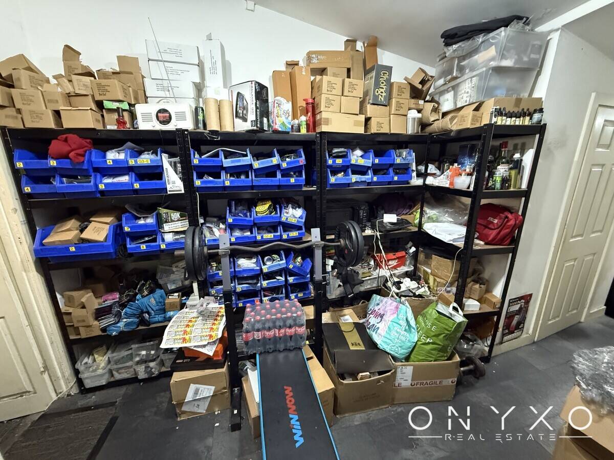 Mixed Use Investment with Commercial Unit and Apartment in Bedford Bedfordshire Photo 8