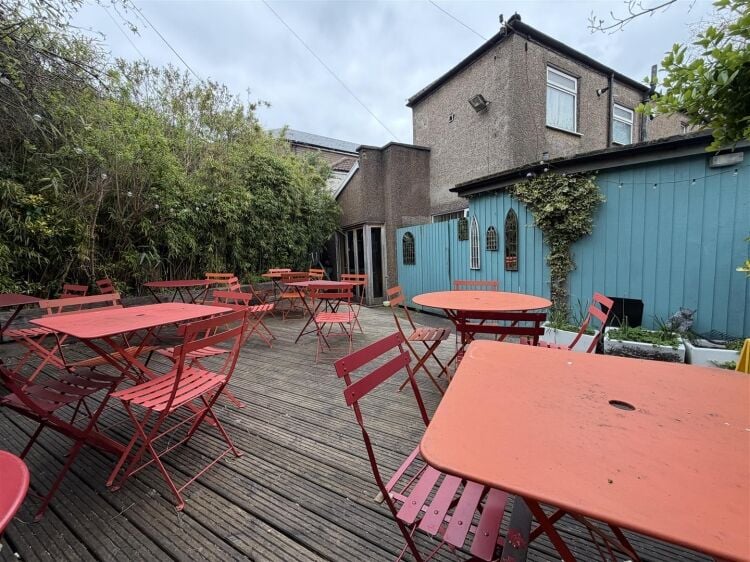 A well presented and inviting café/restaurant extending to approximately 1,000 ft², arranged to provide a comfortable and functional layout. Photo 8