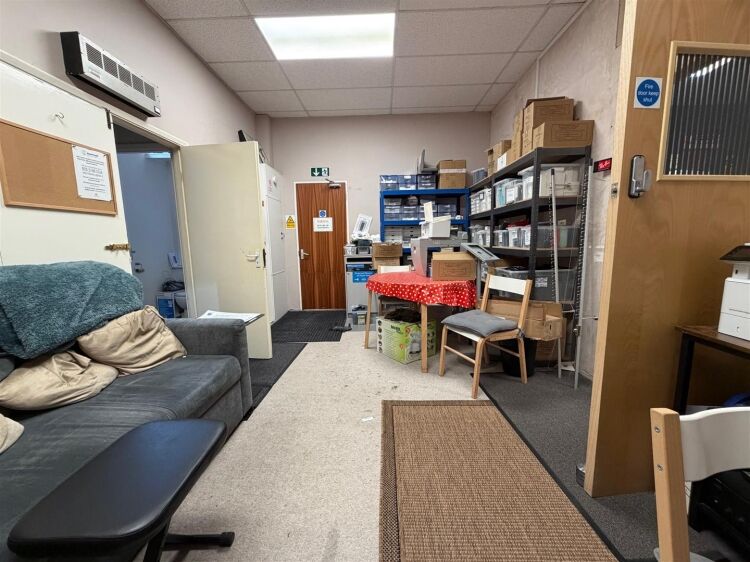 Double Fronted Retail Unit for Sale in Staple Hill, Bristol - 1,638 sq ft Open Plan Space Photo 8