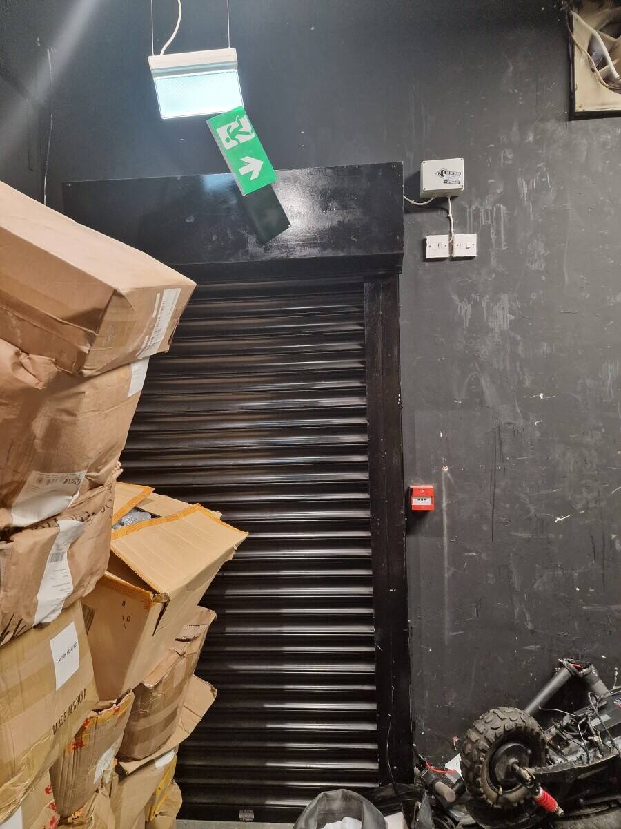 Retail Shop for Sale in Prime Golders Green High Street, City of London, Approx. 1,800 sq ft Photo 8