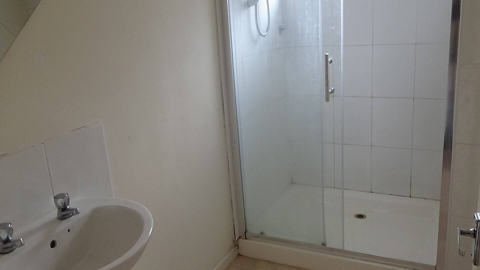 To Let. Large Corner Sited Ground Floor Shop with Self Contained 3 Bedroom Flat Over - Rent £15,000 Photo 8