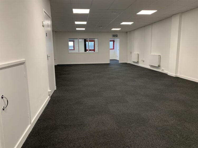 Industrial Unit for Sale in Bristol with Open Plan Office Layout and Five Parking Spaces Photo 8
