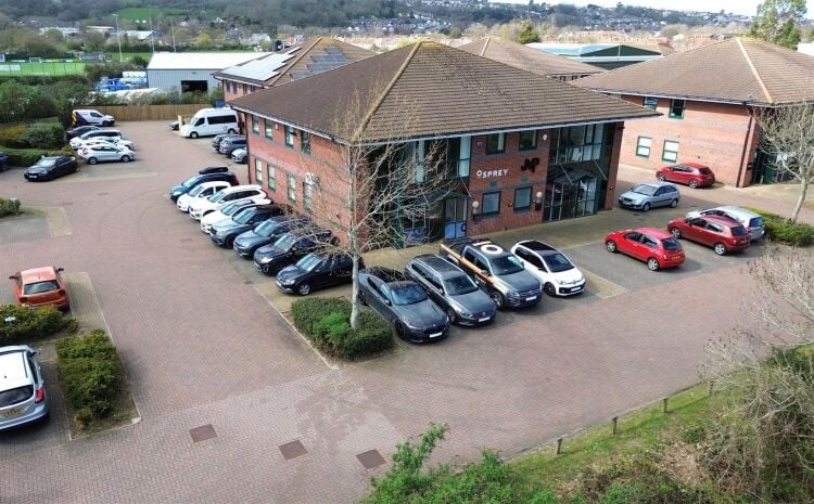 A modern semi detached office of approximately 2,272 ft² (211m²) arranged over two floors, with additional toilets, shower and reception lo Photo 8