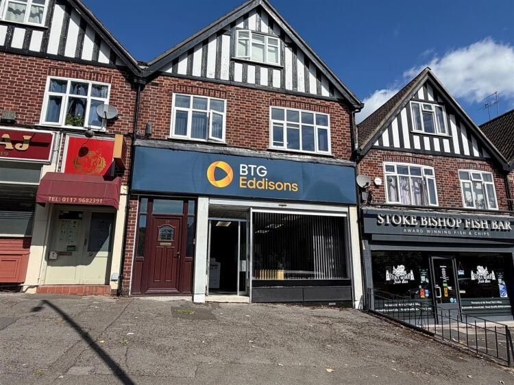 A well presented ground floor shop/office of approx. 700 ft² including toilet and kitchen facilities, situated in a highly desirable and prominen Photo 8