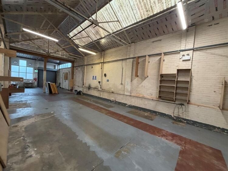 Double Fronted Industrial Unit for Sale in Bristol with Yard and Parking Facilities Photo 8