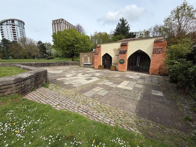 Grade II Listed Property for Sale in Bristol City Centre, Ideal for Café or Similar Business Photo 8