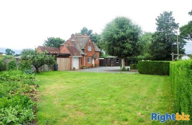 Detached 3-Bedroom Property with Established Cattery for Sale in Staffordshire Photo 8