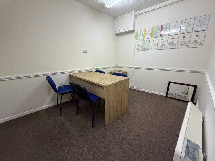 Self-Contained Office Building for Sale in Bristol with Storage Yard and Parking Photo 8
