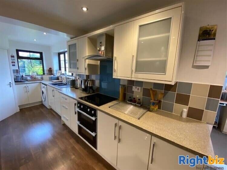 Spacious Four-Bedroom House with Profitable Kennel and Cattery Business in Buckinghamshire Photo 8