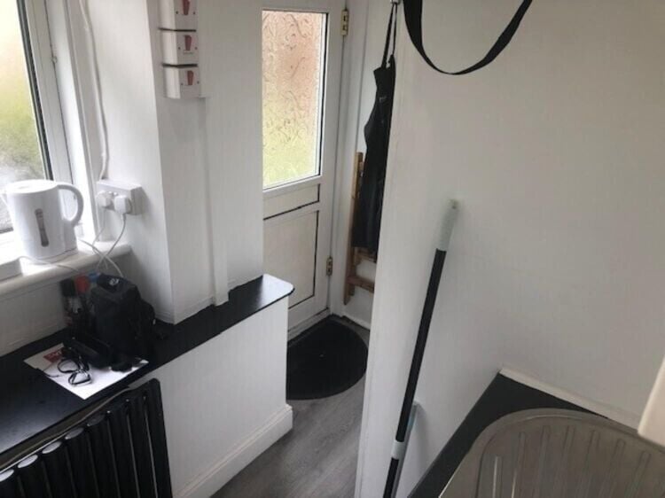 Prime Investment Opportunity: Freehold Hair Salon in St Cleer, Liskeard Photo 8