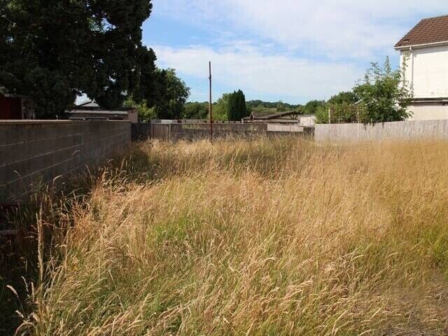 Joiners Arms Public House in Swansea: Spacious Bar Areas, 3-Bedroom Accommodation, Large Gardens Photo 8