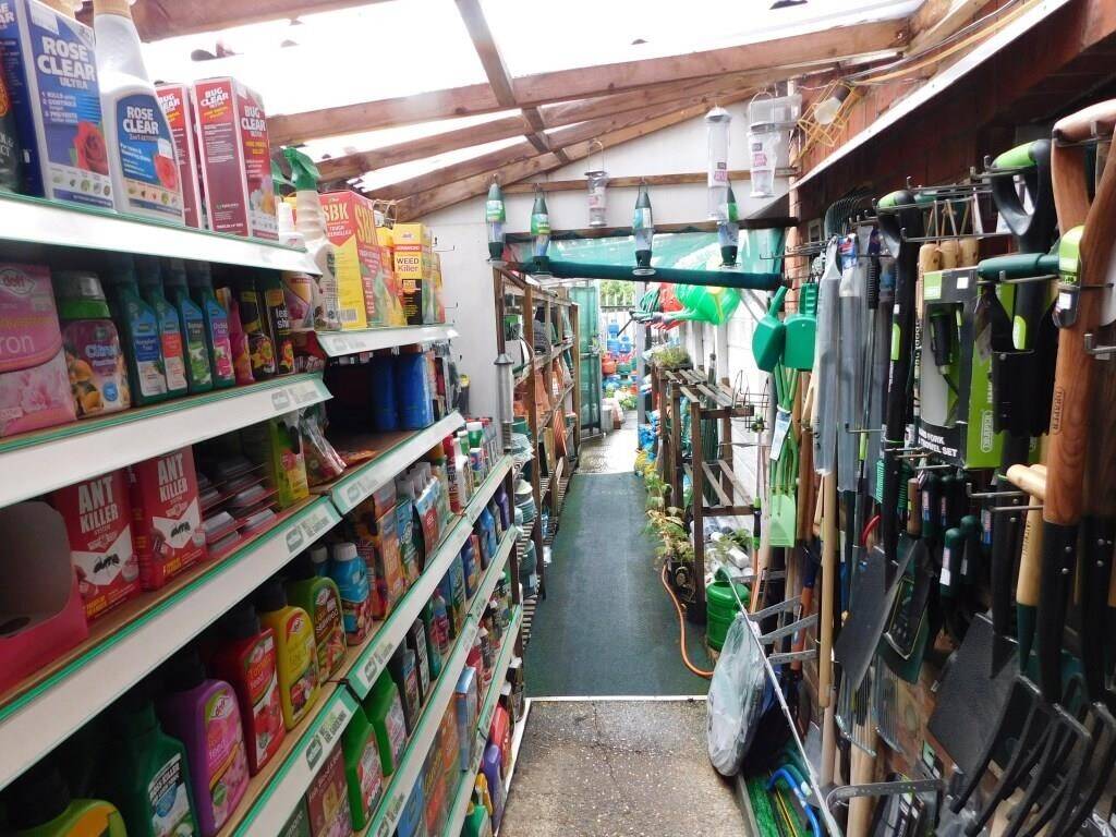 Prime Commercial Mixed-Use Property in Tilehurst - Ground Floor Shop and One Bed Flat Above Photo 8