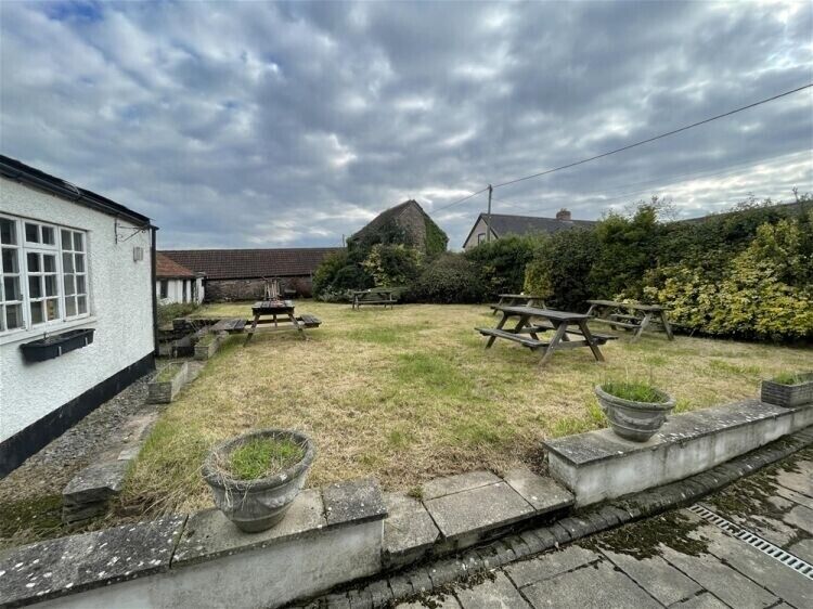 17th Century Freehold Public House in Idyllic Devon/Somerset Border Village For Sale Photo 8