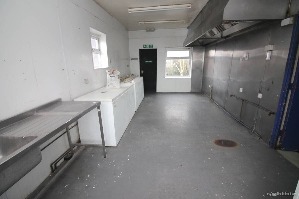 Spacious Four-Floor Commercial Property in Heart of Urmston Town Centre Photo 8