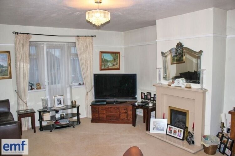 Spacious Freehold Property with Fish & Chip Shop, Flat, and Let Unit in Beccles, Suffolk Photo 8