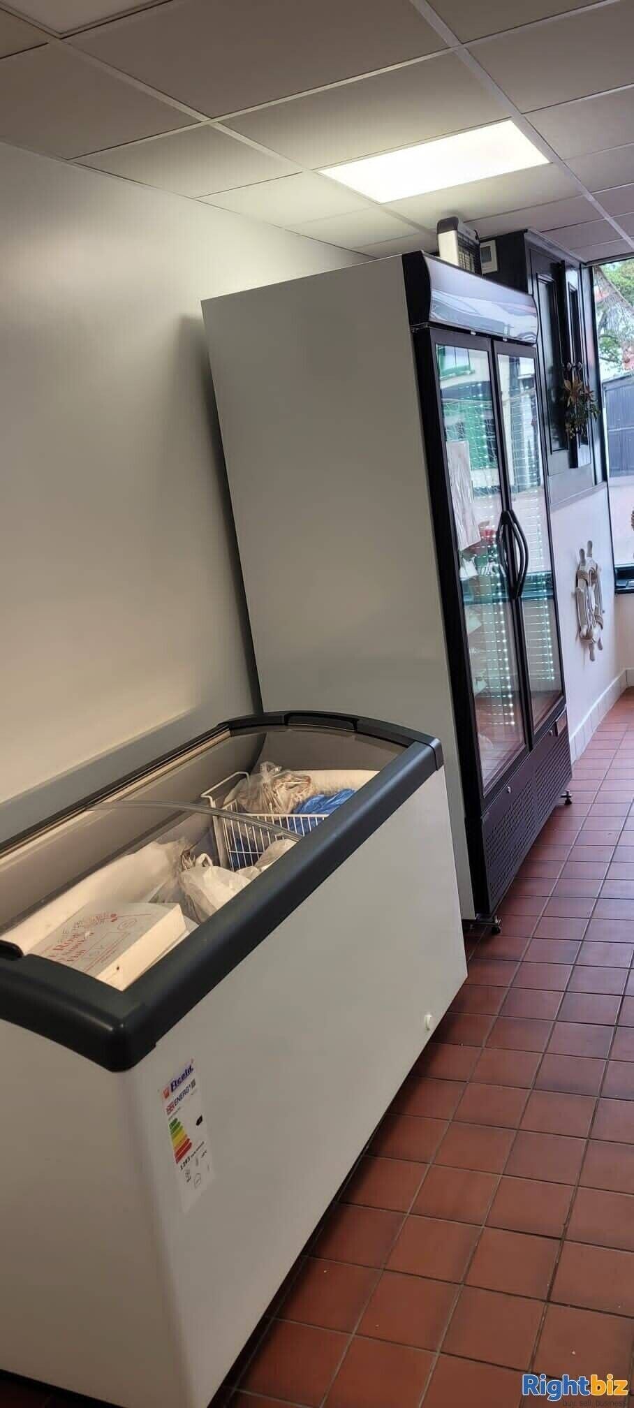 Prime Commercial Fishmonger/Butcher Shop in Waltham Abbey Essex, High Footfall, Excellent Growth Pot Photo 8