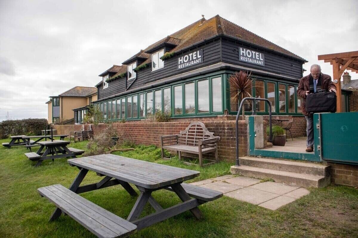 Substantial Riverside Hotel & Restaurant in Prime Quayside Location, East Sussex Photo 9