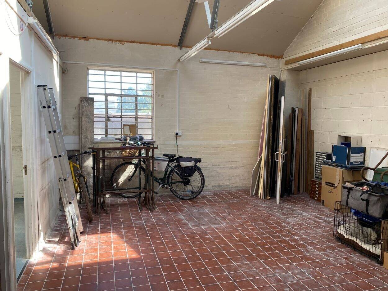 Commercial Premises - B1 Business Use - Reading Berkshire-Business Premises/Office/Storage/Workshop Photo 9