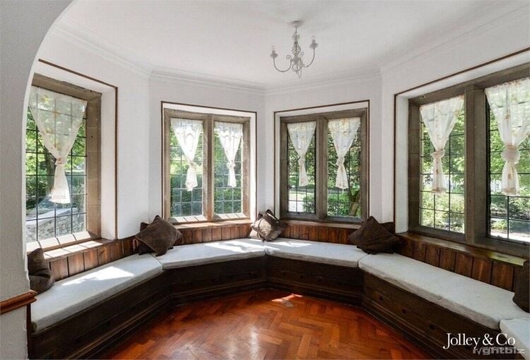 Arts and Crafts Landmark Building in Buxton Derbyshire - Unique Investment Opportunity with Approve Photo 8