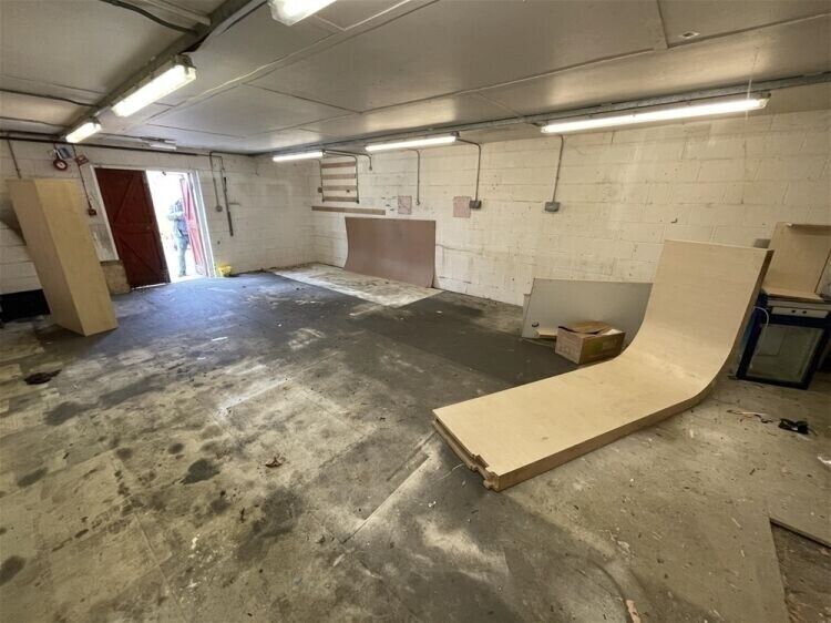 Large Offices To Let For Sale in Newton Abbot Photo 8