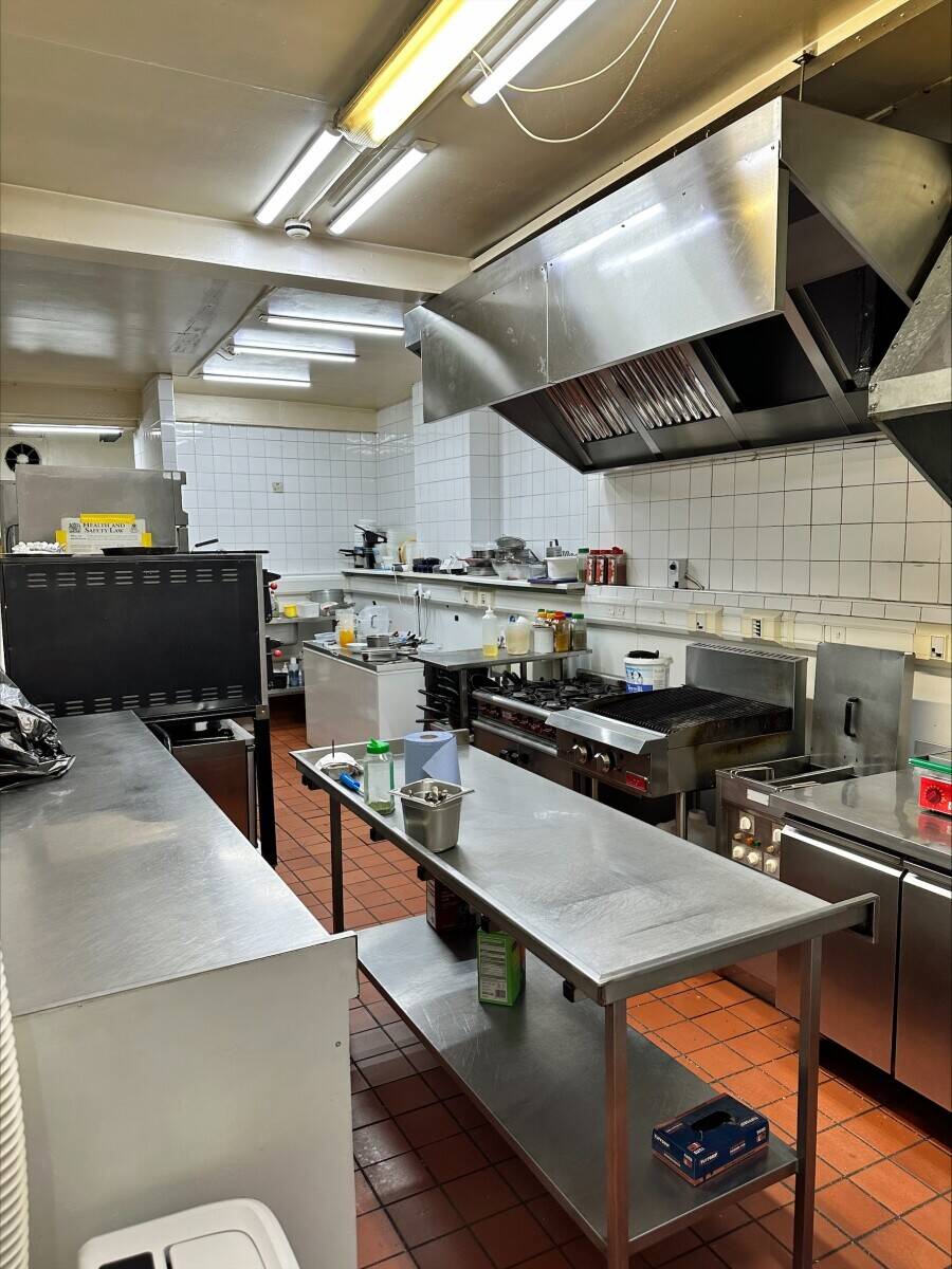 Busy Bistro/Pizzeria for Sale in Llangollen, A Prime Tourist Spot in North Wales Photo 9