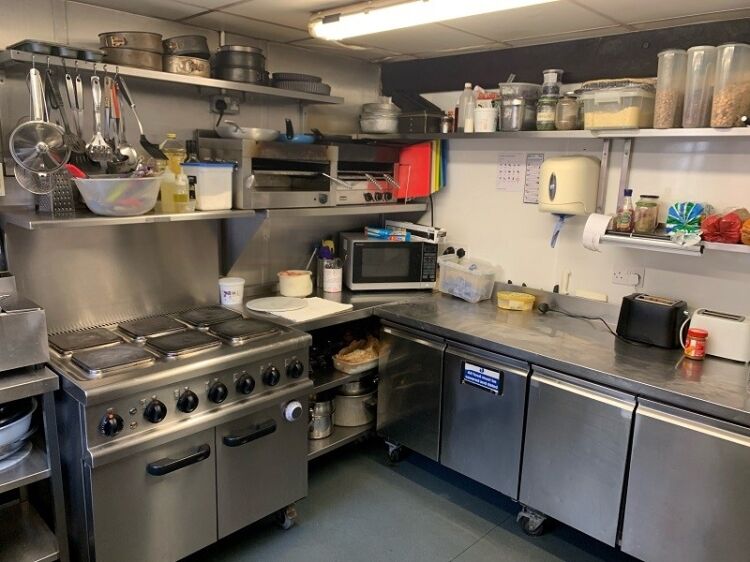 Prominent Tea Rooms in Newark on Trent Nottinghamshire, Leasehold Option Available Photo 9